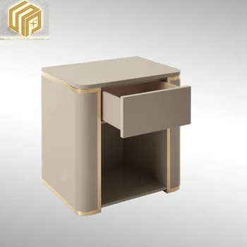 Постмодернистский прикроватный столик Итальянский роскошный шкаф для хранения Металлический декоративный шкаф Ящик для черной краски прикроватный шкаф