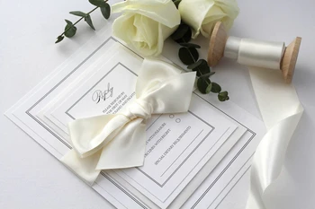 Элегантное классическое приглашение на свадьбу с надписью цвета слоновой кости с бантом из ленты. 50шт