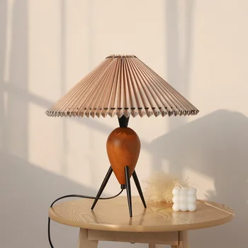 Винтажная ретро-плиссированная маленькая настольная лампа в корейском стиле Ins с таким же прикроватным освещением для спальни, декор для кабинета, светильник