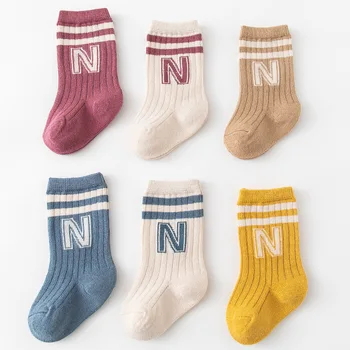 Милые носки для новорожденных с буквами N для мальчиков и девочек, однотонные весенне-осенние хлопковые носки длиной до середины икры