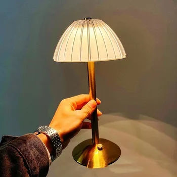 Настольная лампа со светодиодным сенсорным датчиком Настольный ночник Перезаряжаемая Беспроводная лампа для чтения в ресторане, баре отеля, освещении для спальни