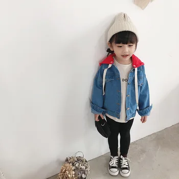 Осенние джинсовые куртки с капюшоном и длинными рукавами для маленьких девочек в корейском стиле, детские хлопковые повседневные универсальные свободные пальто, детская верхняя одежда