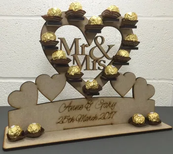 Свадебный стенд Mr & Mrs Chocolate Ferrero с персонализированным названием и датой